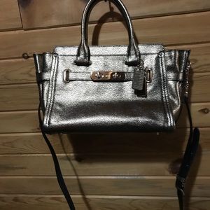 Coach swagger 27 metallic gold